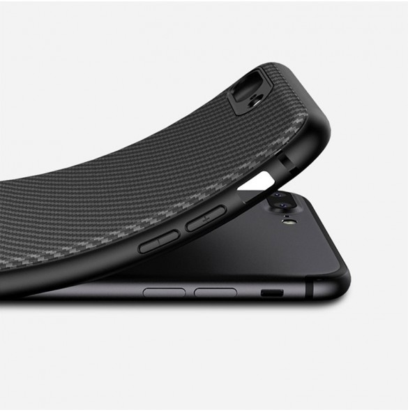 Svart och väldigt snyggt skydd till iPhone 8 Plus / 7 Plus.