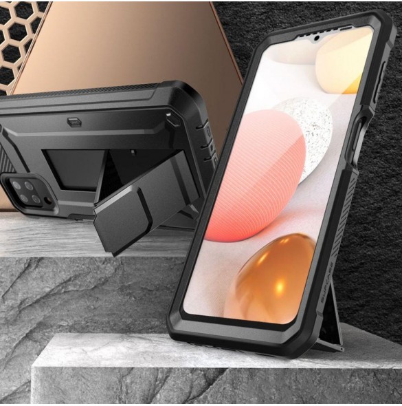 Samsung Galaxy A12 skyddas av detta fantastiska skal.