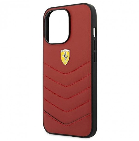 Rött och väldigt stilrent skal iPhone 13 Pro Max.