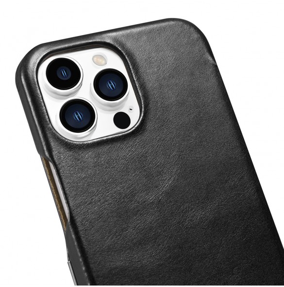 Svart och väldigt stilrent skal iPhone 13 Pro.