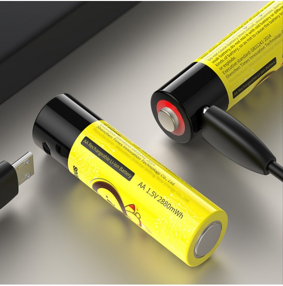 paketets innehåll: 2x Baseus uppladdningsbara batterier + strömkabel