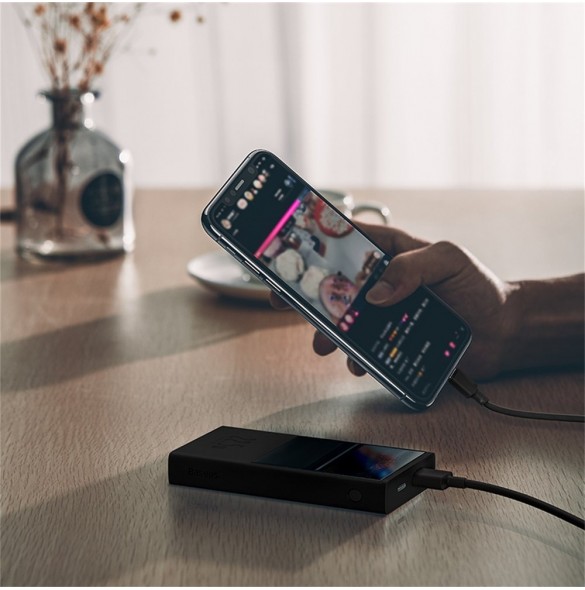 Port Type-C (ingång-utgång för powerbank-laddning): 5V/3A; 9V/2A