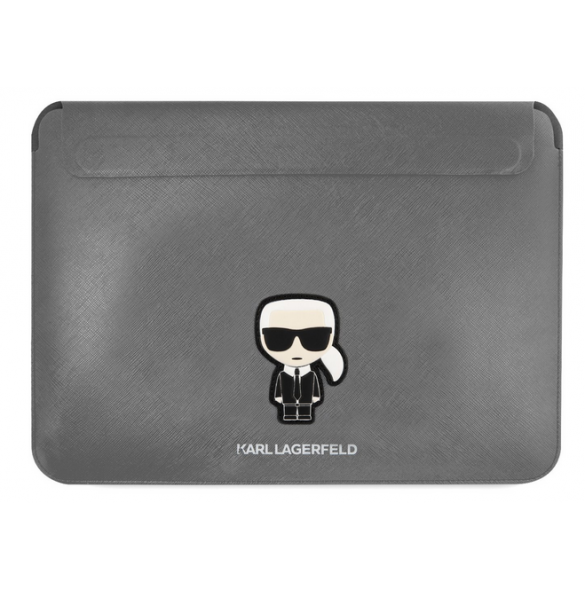 - Original av Karl Lagerfeld
- Omslag för 13/14" anteckningsbok
- Ren design
- Fin läderimitation med fin ådring