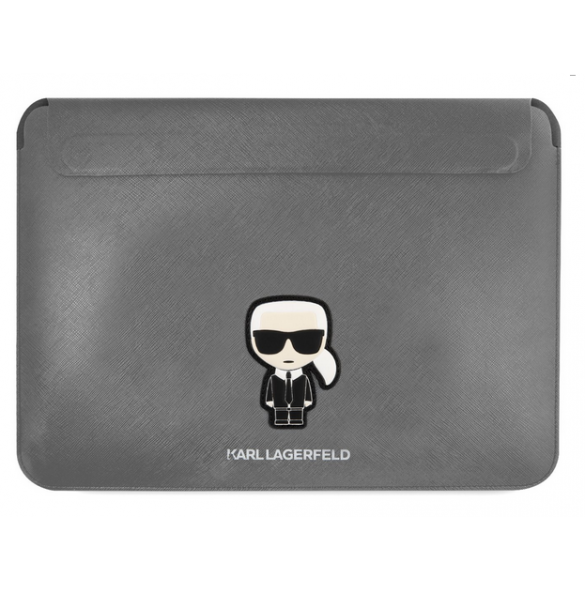 - Original av Karl Lagerfeld
- Omslag för 16" anteckningsbok
- Ren design
- Fin läderimitation med fin ådring