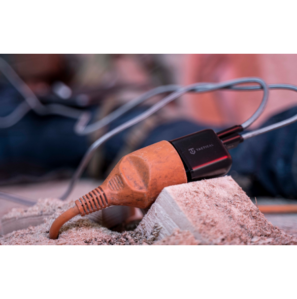 Typ-C PD: 5V / 3A 9V / 2,2A 12V / 1,67A
Typ-A QC 3.0: 5V / 3A 9V / 2.2A 12V / 1.67A
