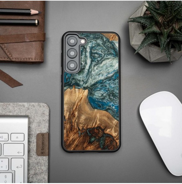 Trä och hartsfodral till Samsung Galaxy S23 Plus Bewood Unique Planet Earth - blågrön