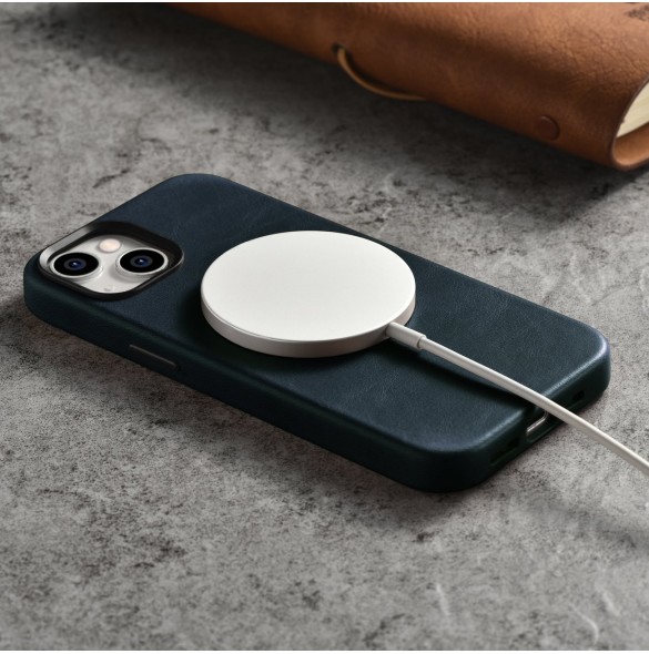 iCarer Oil Wax Premium läderfodral iPhone 14 Plus magnetiskt läderfodral med MagSafe Mörkblå (WMI14220703-BU)