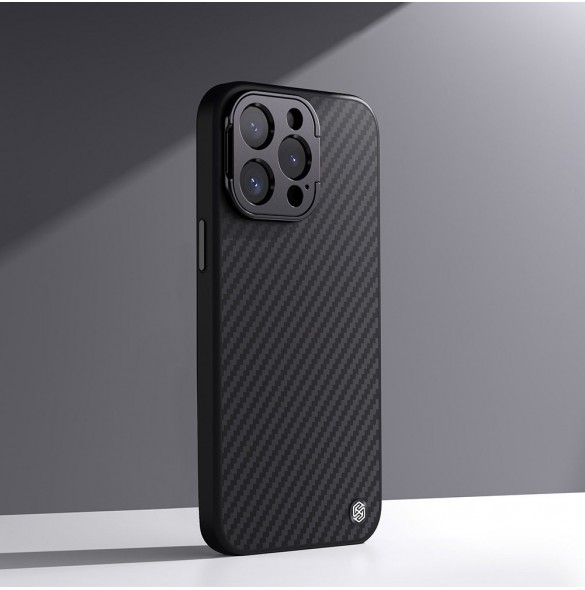 Slitstarkt Nillkin CarboProp skal till iPhone 14 Pro Max - svart
