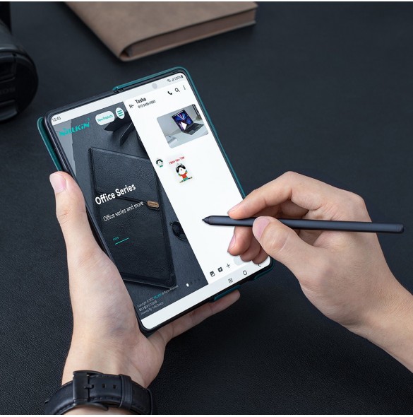 Läderfodral med flip och kameraskydd för Samsung Galaxy Z Fold 5 Nillkin Qin Leather Pro - Guld