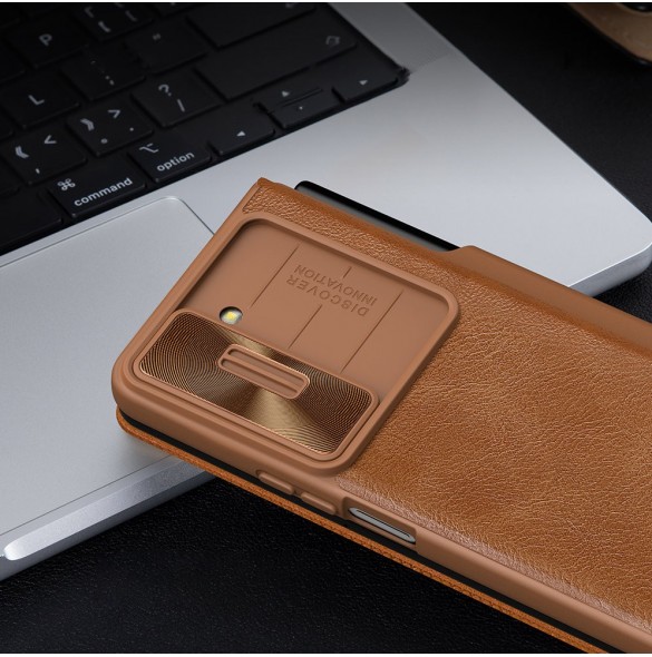 Läderfodral med flip och kameraskydd för Samsung Galaxy Z Fold 5 Nillkin Qin Leather Pro - Guld