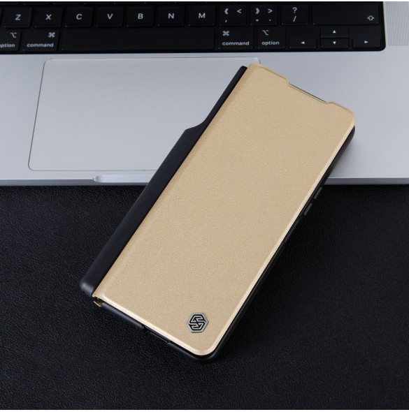 Läderfodral med flip och kameraskydd för Samsung Galaxy Z Fold 5 Nillkin Qin Leather Pro - Guld