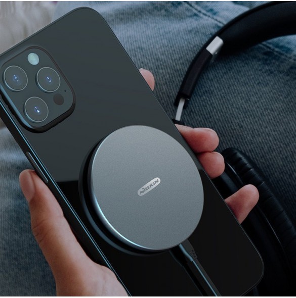 Nillkin MagSlim Qi trådlös laddare 10W för iPhone kompatibel med MagSafe svart