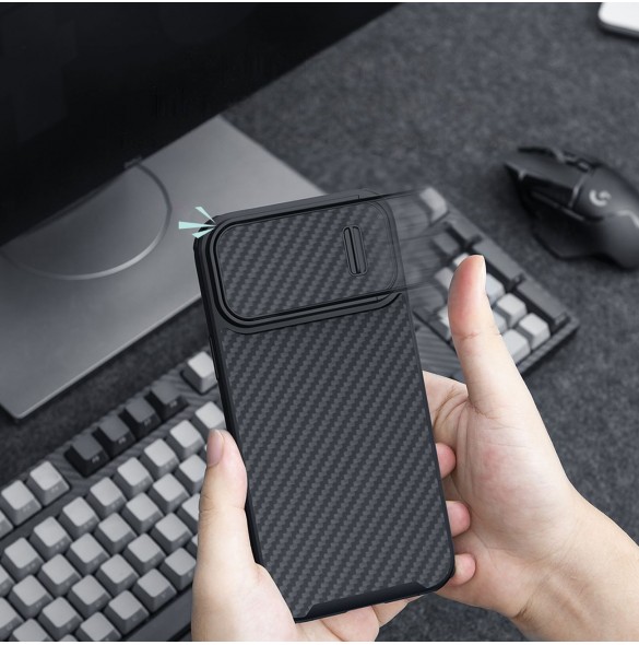 Nillkin Synthetic Fiber S Fodral iPhone 14 Pro med kameraskal svart