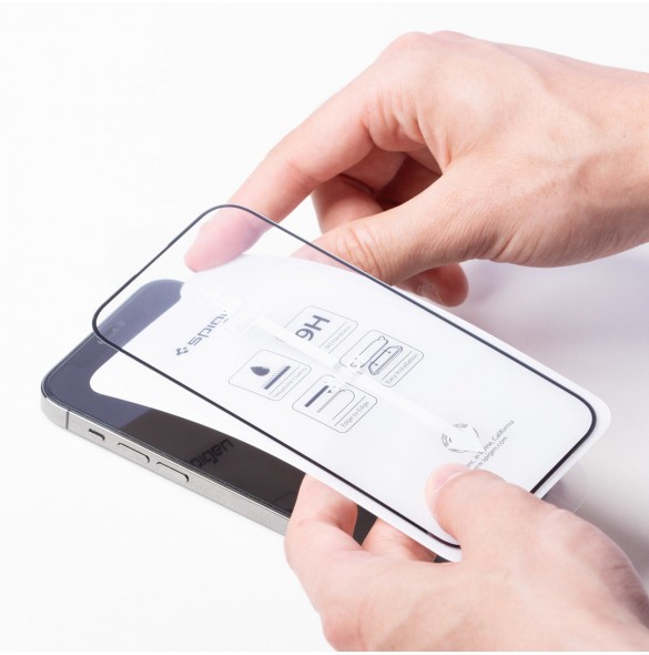 Svart ram härdat glas för iPhone 14 Pro Spigen Glass FC
