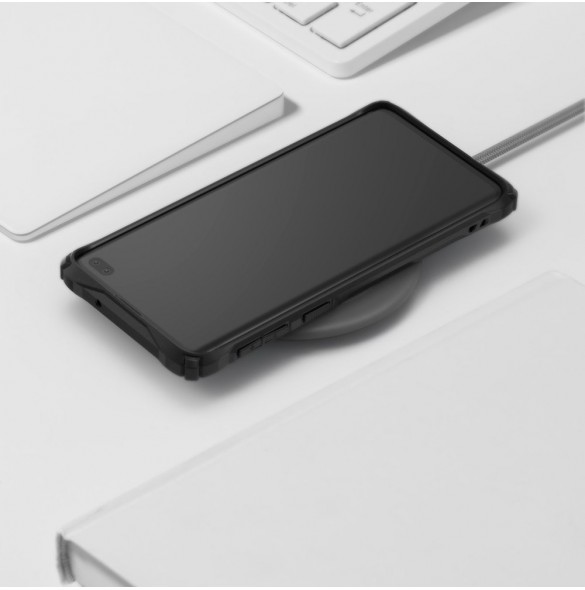 Svart och väldigt snyggt skydd till Samsung Galaxy S10 Plus.