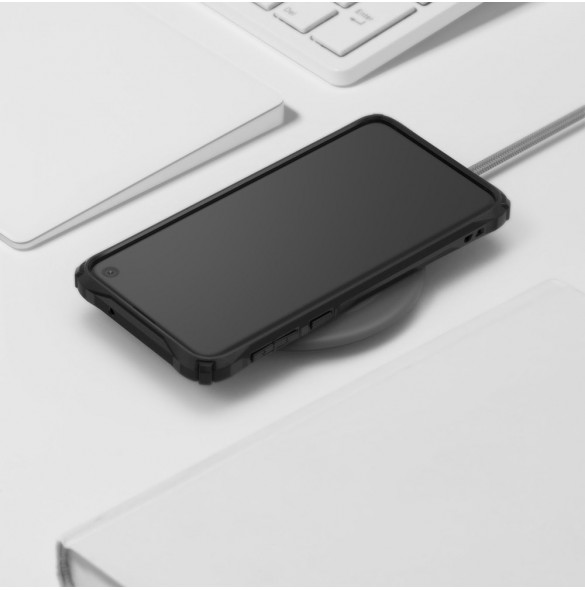 Svart och väldigt snyggt skydd till Samsung Galaxy S10e.