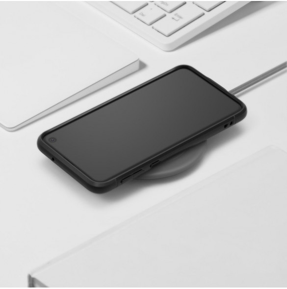 Vackert och pålitligt skyddande fodral från Samsung Galaxy S10e.