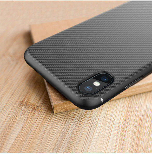 Ett elegant täcke i kvalitativt material för iPhone X.