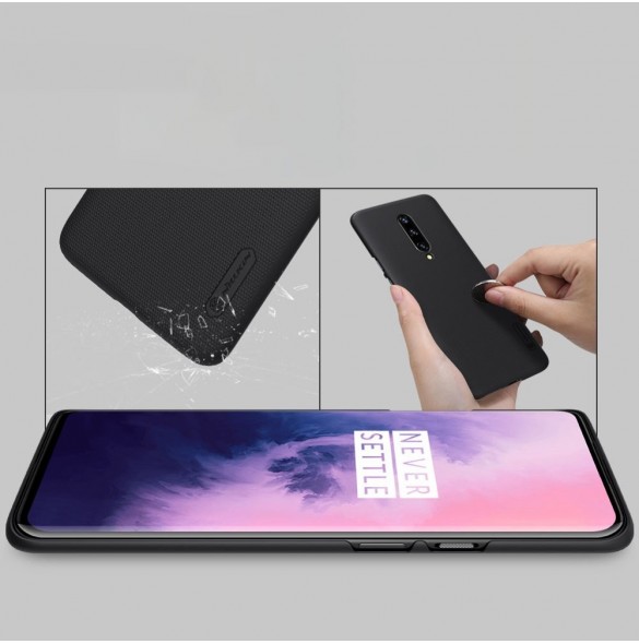 Din telefon skyddas av detta skydd från Nillkin.