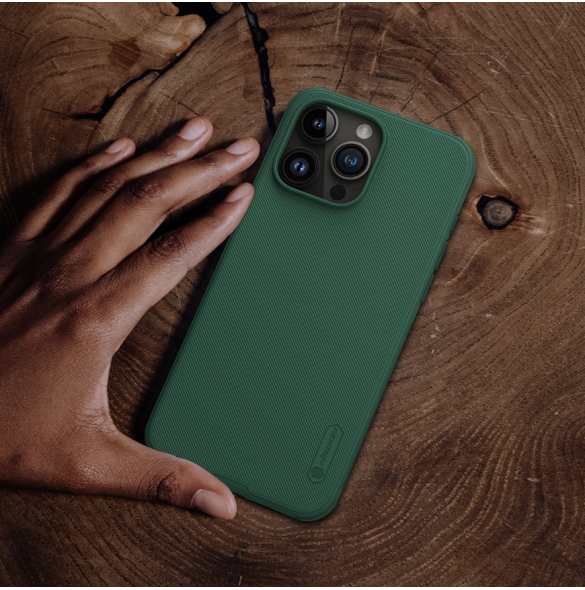 Nillkin Super Frosted PRO bakskal till Apple iPhone 15 Pro Max Deep Green (utan logotyp)