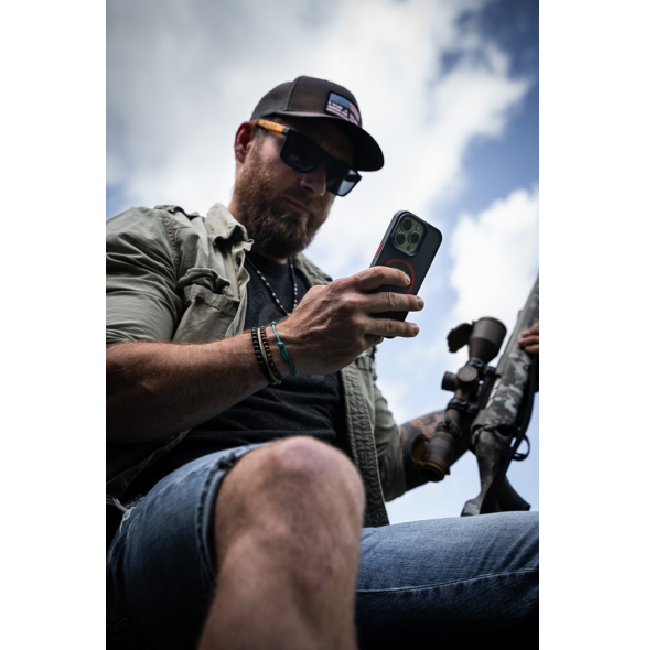 Tactical MagForce Hyperstealth 2.0 Skal till iPhone 16 Svart/Röd