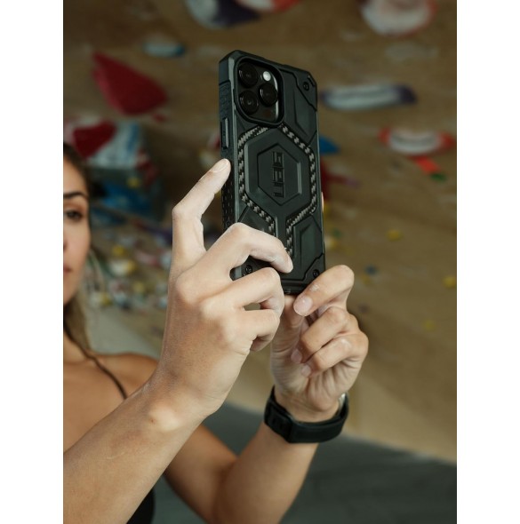 iPhone 15 Pro Monarch Pro - Carbon Fiber (114221114242)