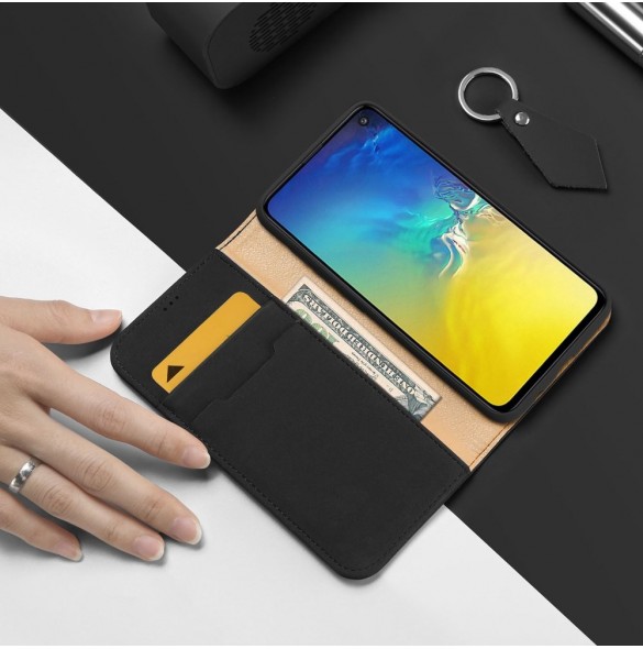 Svart och väldigt elegant lock till Samsung Galaxy S10e.