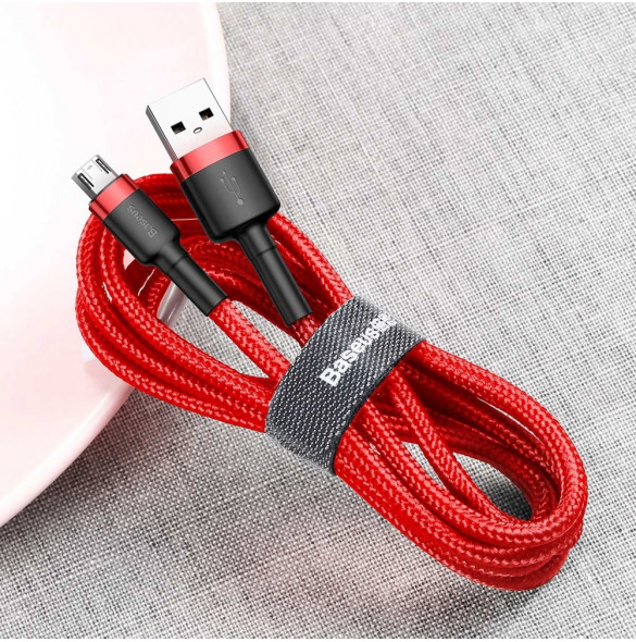 Dubbelsidig plugg - Micro USB-kontakten kan sättas in i ett fack i båda riktningarna.