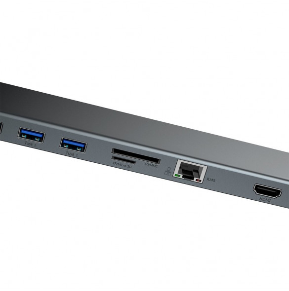 Tre USB-gränssnitt, anslut 3,5 mm hörlurar.