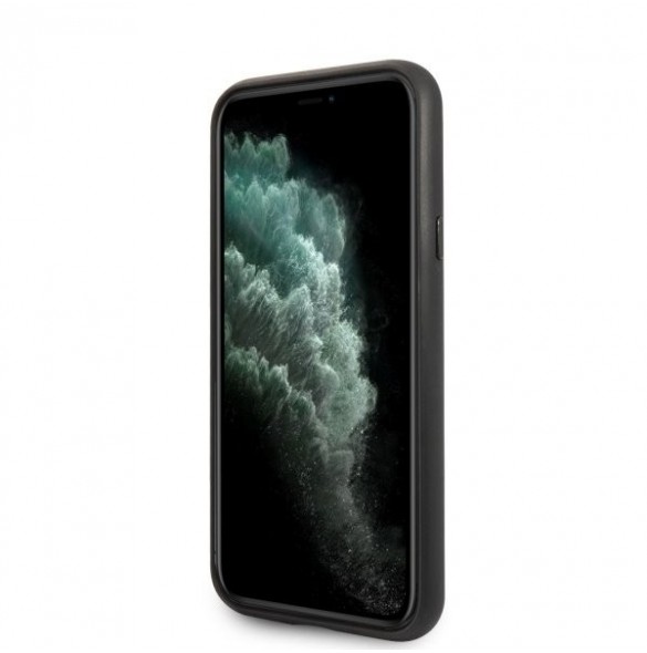 iPhone 11 Pro Max och väldigt snyggt skydd från Karl Lagerfeld.