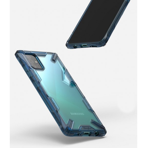 Din telefon skyddas av det här omslaget från Ringke.