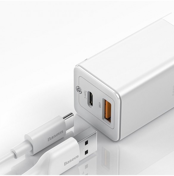 Utgångar: 2 PD + USB