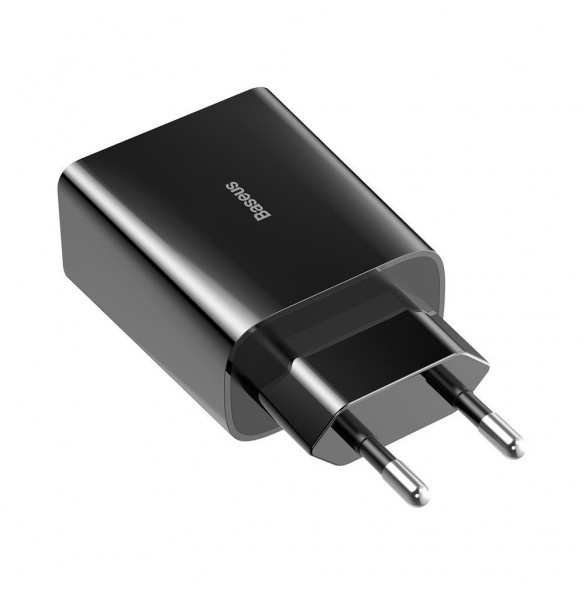 Typ-C utgång: DC 5V / 3A 9V / 2A 12V / 1,5A Max.