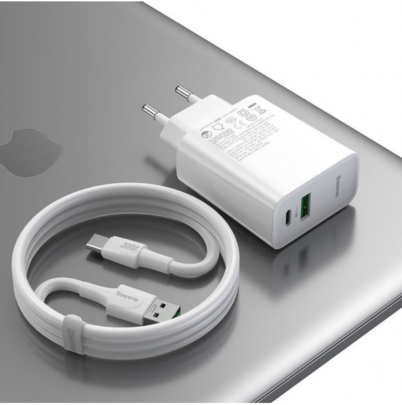 Typ-C + USB dubbelportutgång, kan ladda två enheter samtidigt