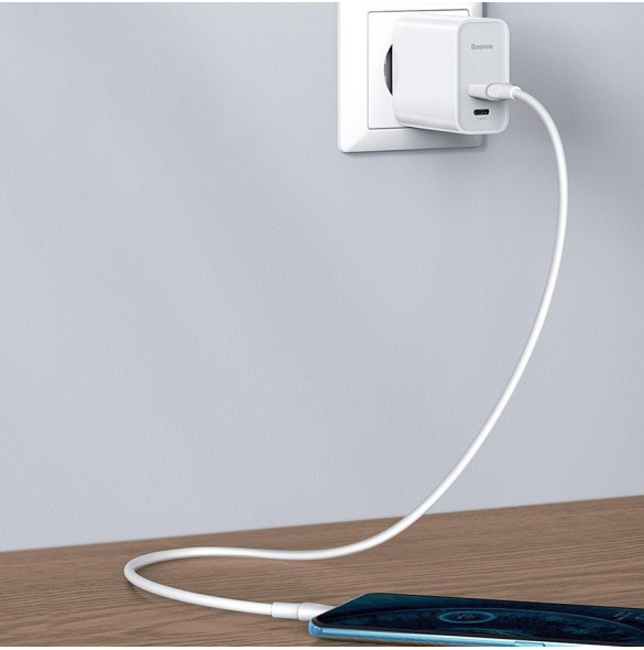 USB-utgång: 5V / 4A, 5V / 4.5A, 9V / 3A, 12V / 2.5A Max