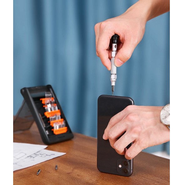 Helt automatiskt flipskydd, du kan öppna och stå denna enhet på ditt skrivbord genom att trycka på knappen på lådan.