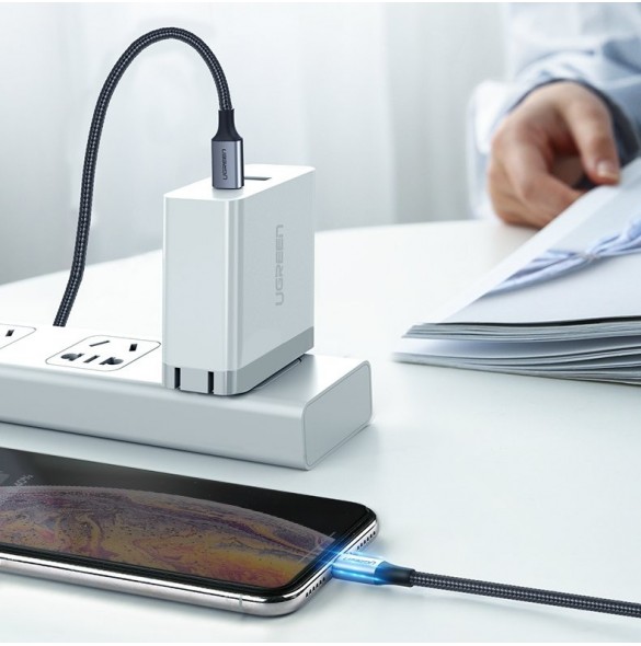 Förutom att stödja snabb laddning stöder denna USB-typ c till blixtkabel också dataöverföring.