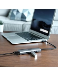 USB-hub-Ethernet-adaptern är i elegant Space Grey-färg, en perfekt matchare för din Mac.