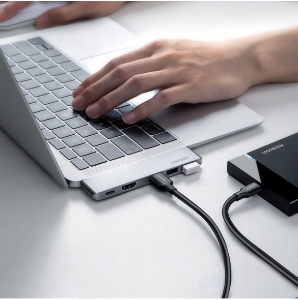 När de använder samtidigt kan Thunderbolt 3-port stödja max 5K @ 60Hz-utgång, HDMI-port kan stödja max 4K @ 30Hz-utgång.