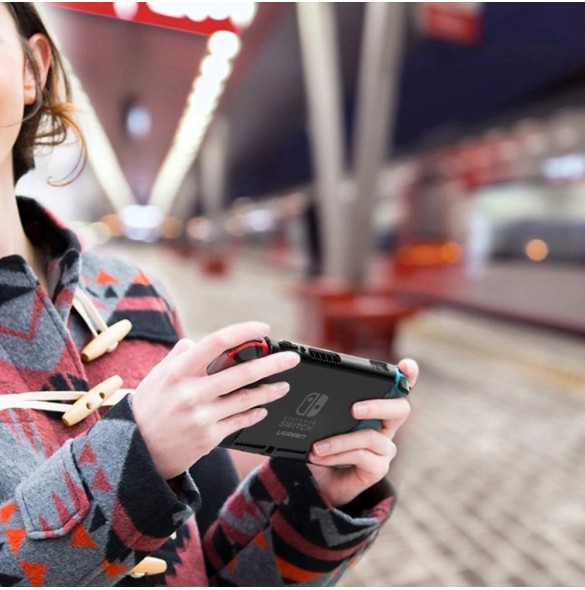 Med exakt skärning och lämpligt utrymme sparat täcker detta skyddshölje din Nintendo-konsol utmärkt.