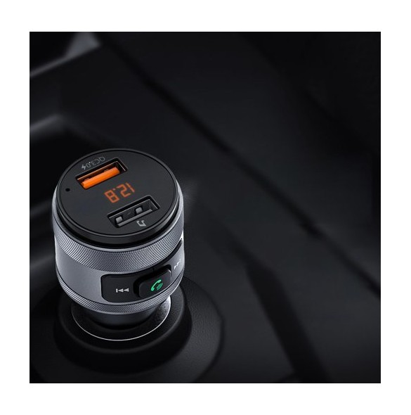 V5.0 Bluetooth FM-sändare stöder röstkommandon för att säkerställa säker körning etc.