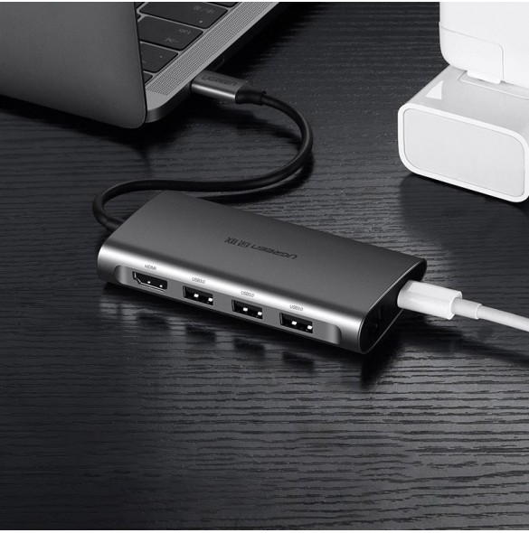 Superhastighets USB 3.0-port och snabb SD TF-kortläsare