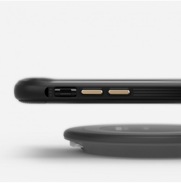 iPhone 11 Pro Max skyddas av detta fantastiska skal.