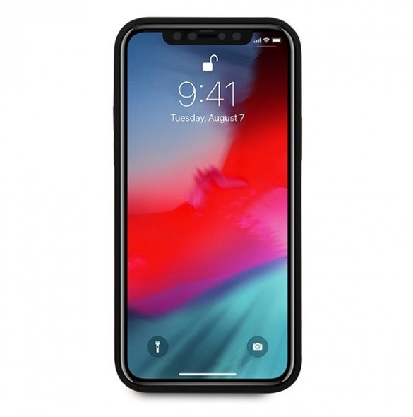 Med detta skal kommer du att vara lugn för iPhone 12 Pro Max och väldigt snyggt skydd från Guess.