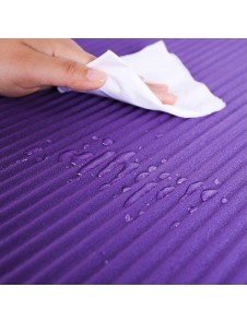 Fukttålig teknik gör att mattan lätt kan tvättas med tvål och vatten