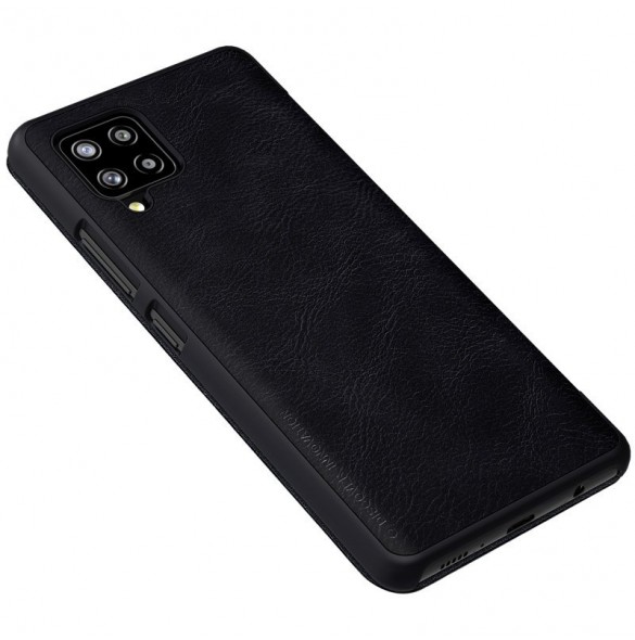 Svart och väldigt snyggt skal Samsung Galaxy A42 5G.